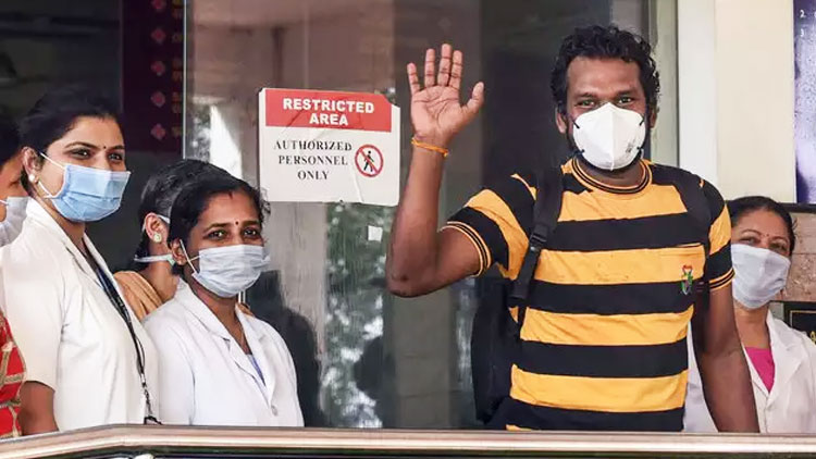 രോഗബാധ 19ൽ നിന്ന് 1.7 ശതമാനത്തിലേക്ക്; മുന്നിലോടി കേരളം രോഗബാധ 19ൽ നിന്ന് 1.7 ശതമാനത്തിലേക്ക്; മുന്നിലോടി കേരളം