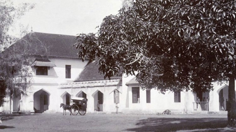 കേരളം മാതൃകയായത് ആരുടെ ചെലവിൽ? കേരളം മാതൃകയായത് ആരുടെ ചെലവിൽ?