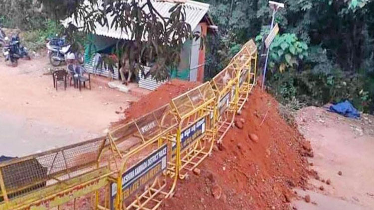 അതിർത്തി കടക്കാൻ ശ്രമം; കല്ലേറിൽ കർണാടക പൊലീസുകാർക്ക് പരിക്ക്