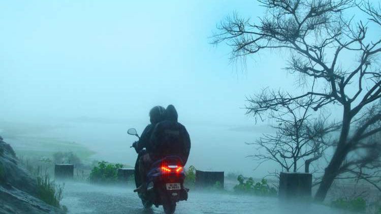 സംസ്​ഥാനത്ത്​ ശക്തമായ മഴക്ക് സാധ്യത; ഇടിമിന്നലിൽ ജാഗ്രത പാലിക്കണം