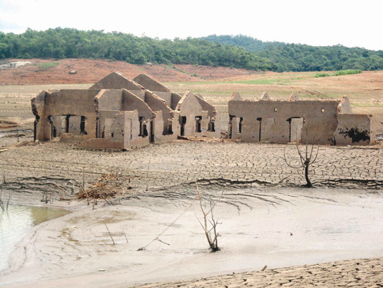 തെന്മല ഡാം വിഴുങ്ങിയ ബംഗ്ളാവിന് വരള്‍ച്ചയില്‍ പുനര്‍ജനി