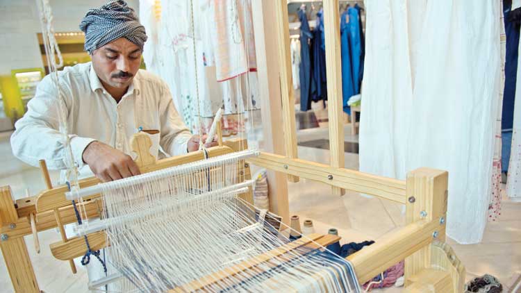 മി​യ​യി​ൽ ഇ​ന്ത്യ​ന്‍ ഫാ​ഷ​ന്‍ പ്ര​ദ​ര്‍ശ​നം തു​ട​ങ്ങി