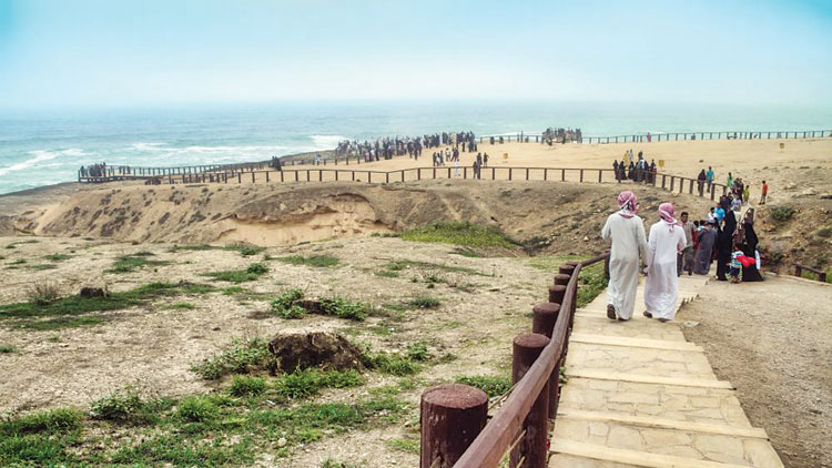 ഖ​രീ​ഫ്​: സ​ലാ​ല​യി​ലേ​ക്ക്​ സ​ഞ്ചാ​രി​ക​ളെ​ത്തി​ത്തു​ട​ങ്ങി