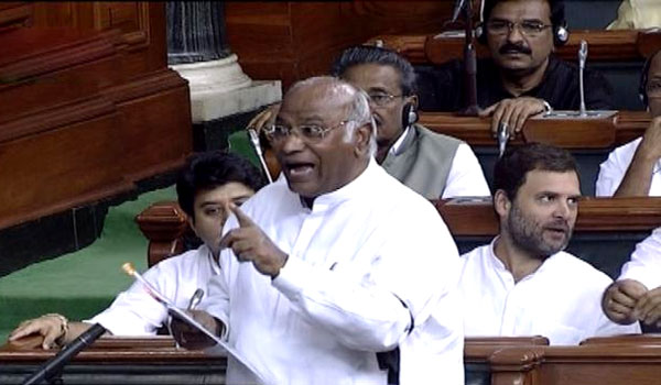 മോദി വിവാദം-വ്യാപം ക്രമക്കേട്: പാര്‍ലമെന്‍റ് സ്തംഭനം തുടരുന്നു