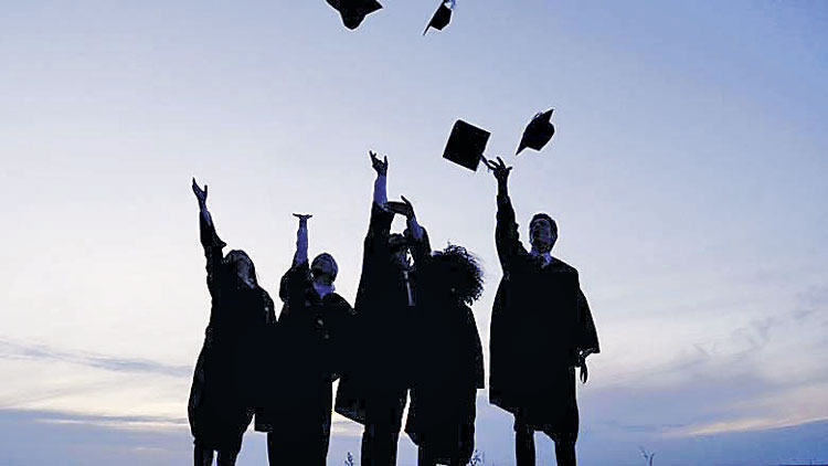 ബി​രു​ദ​ദാ​ന ച​ട​ങ്ങു​ക​ൾ ഓ​ൺ​ലൈ​ൻ  മു​േ​ഖ​ന മാ​ത്രം –കെ.​എ​ച്ച്.​ഡി.​എ