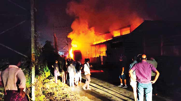 കൽപ്പറ്റ കിൻഫ്ര വ്യവസായ പാർക്കിൽ തീപിടിത്തം