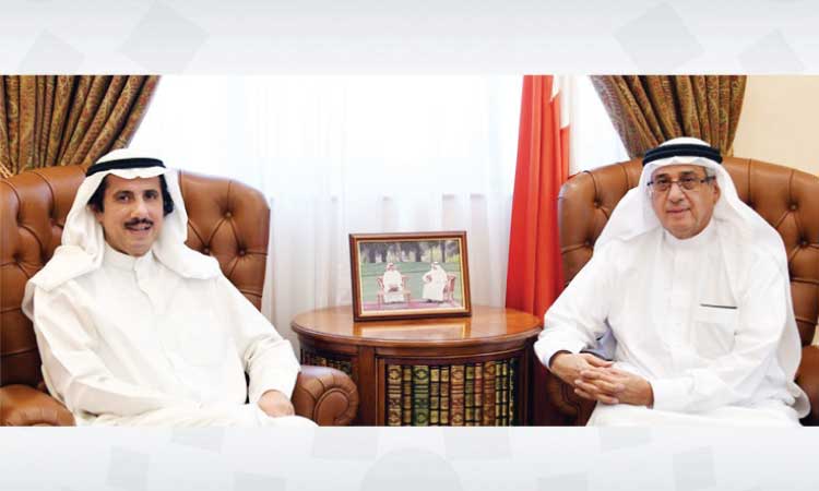 ഹമദ്​ രാജാവി​െൻറ മാധ്യമ ഉപദേഷ്​ടാവിനെ കുവൈത്ത്​ അംബാസഡർ സന്ദർശിച്ച​ു