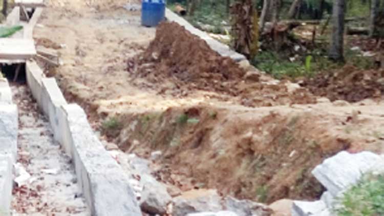 റോഡ്​ നവീകരണം  പാതിവഴിയിൽ