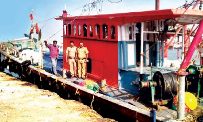 അനധികൃത മത്സ്യബന്ധനം: മറൈൻ എൻഫോഴ്സ്മെൻറ് ബോട്ട്​ പിടികൂടി