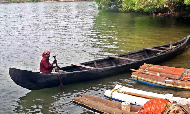 ശ​മ്പ​ളം കു​ടി​ശ്ശി​ക​യാ​യി;  ക​ട​ത്തു​കാ​രു​ടെ ജീ​വി​തം ദു​രി​ത​ത്തി​ൽ