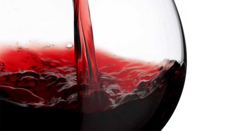 വീട്ടിൽ നിന്ന്​ 2000 കു​പ്പി​ വൈൻ പിടികുടി ആറ്​ ബാരലുകളിലായി സൂക്ഷിച്ച വൈൻ വേറെയും