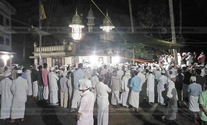 മലയിൽ മഖാമിൽ അന്ത്യവിശ്രമം