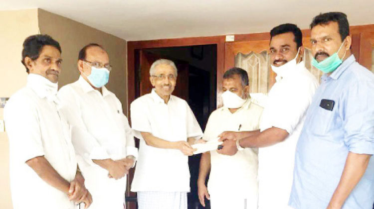 ബ​ഹ്‌​റൈ​ൻ കെ.​എം.​സി.​സി പ്ര​വാ​സി പെ​ൻ​ഷ​ൻ വി​ത​ര​ണം ചെയ്​തു​