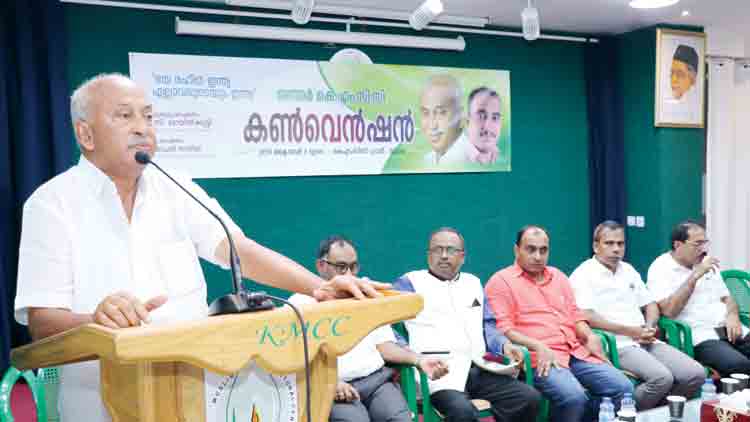 ബ​​ഹു​​സ്വ​​ര​​ത​​യു​​ടെ ആ​​ത്മാ​​വി​​ൽ  ക​​ഠാ​​ര കു​​ത്തി​​യിറക്കു​ന്നു –സി. ​​മോ​​യി​​ൻ കു​​ട്ടി