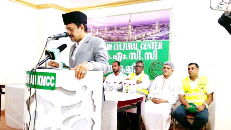 ഹ​ജ്ജ്​ സേ​വ​നം: കെ.​എം.​സി.​സി ഉ​യ​ർ​ത്തി​പ്പി​ടി​ക്കു​ന്ന​ത് നാ​ടി​െൻറ കാ​ഴ്​​ച​പ്പാ​ട്​  –സാ​ദി​ഖ​ലി ത​ങ്ങ​ൾ