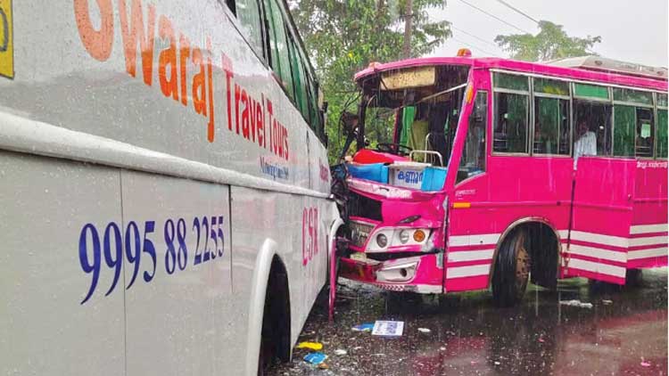 സ്വകാര്യ ബസുകൾ കൂട്ടിയിടിച്ച്​ നിരവധി ​പേർക്ക്​ പരിക്ക്