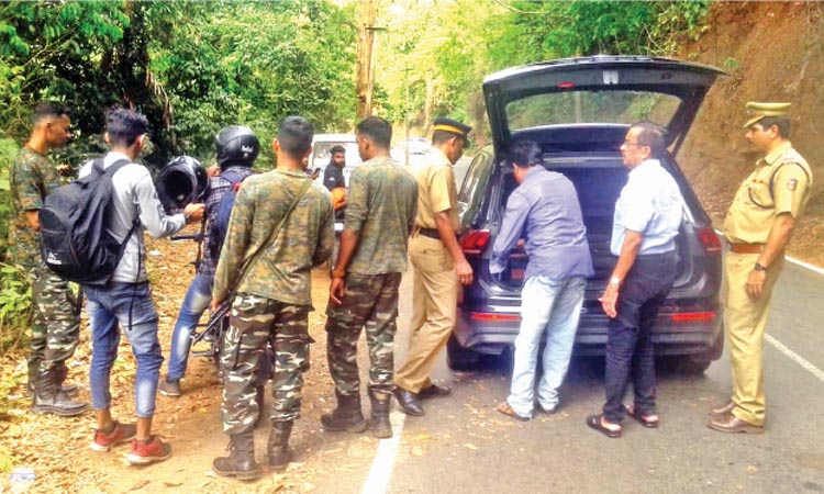 കേ​ര​ള–ക​ര്‍ണാ​ട​ക അ​തി​ര്‍ത്തി​യി​ല്‍ വാ​ഹ​ന പ​രി​ശോ​ധ​ന ക​ർ​ശ​ന​മാ​ക്കു​ന്നു