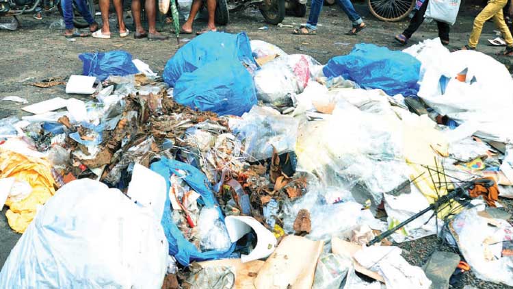 മാലിന്യം നിറഞ്ഞ്​ നഗരം