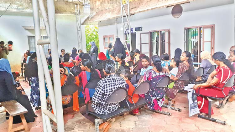 രോഗികൾ 700; ഡോക്​ടർമാർ മൂന്ന്​