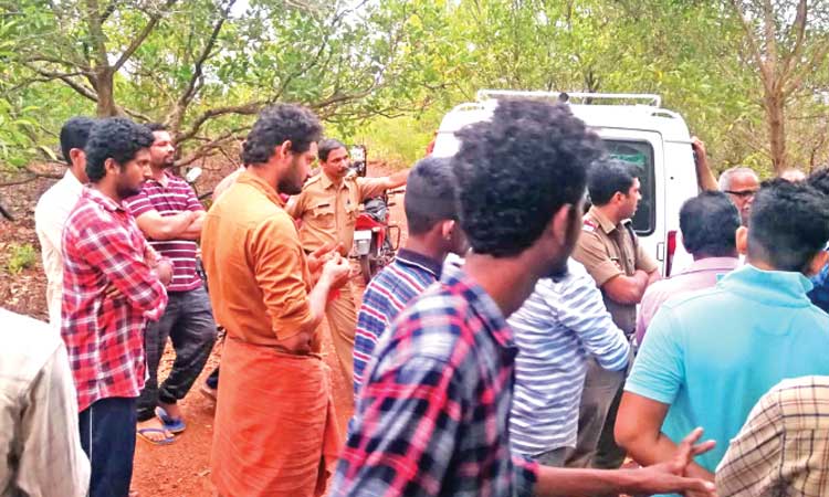 മാ​ലി​ന്യം ത​ള്ളാ​നു​ള്ള ശ്ര​മം  നാ​ട്ടു​കാ​ർ തടഞ്ഞു