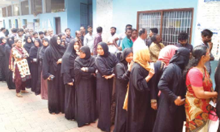 പോ​ളി​ങ്​ സ​മാ​ധാ​ന​പൂ​ർ​ണം; ചി​ല​യി​ട​ത്ത്​ ക​ശ​പി​ശ