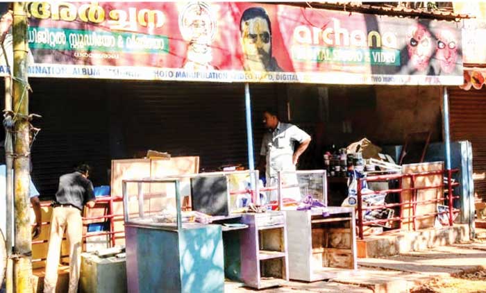 ദേശീയപാത വികസനം: ധർമശാലയിൽ കടകൾ ബലമായി ഒഴിപ്പിച്ചു