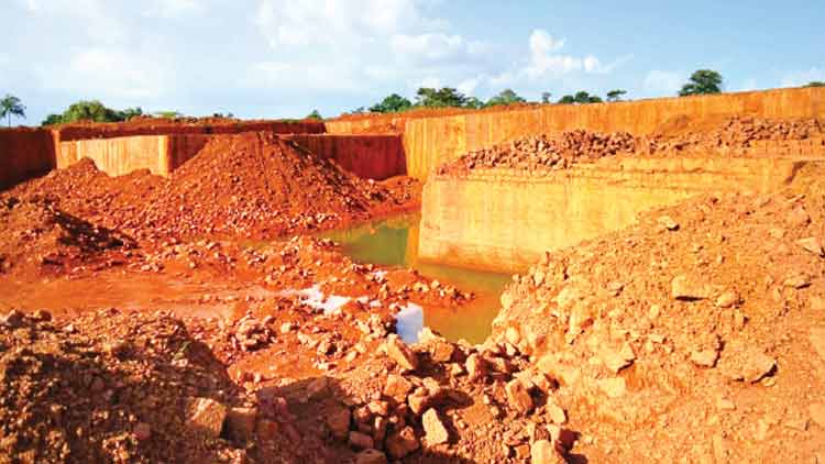 ചെങ്കൽഖനനം: മഞ്ഞപ്പാറമല ഇല്ലാതാകുന്നു