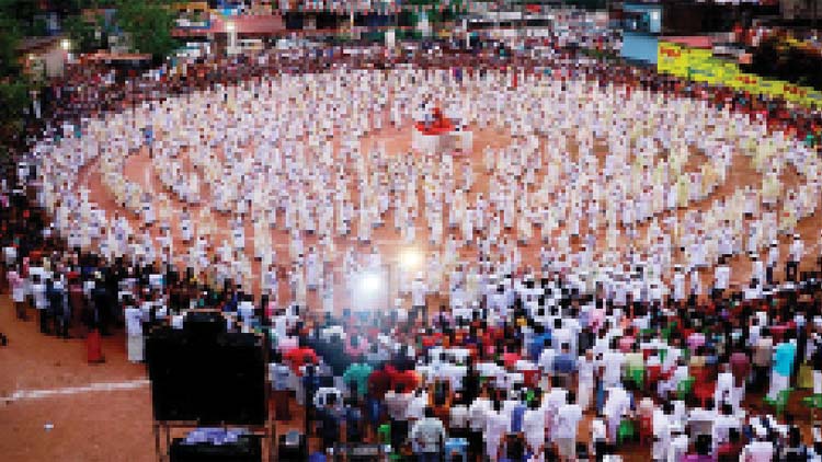 വേഷമല്ല പൗരത്വത്തിന് അടയാളം; പാനൂരിൽ ആയിരം വനിതകൾ പ്രതിരോധം തീർത്തത് ഒപ്പനവേഷത്തിൽ