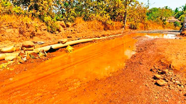 പൊട്ടൽ പൊട്ടൽ സർവത്ര; തിരിഞ്ഞുനോക്കാനാളില്ല