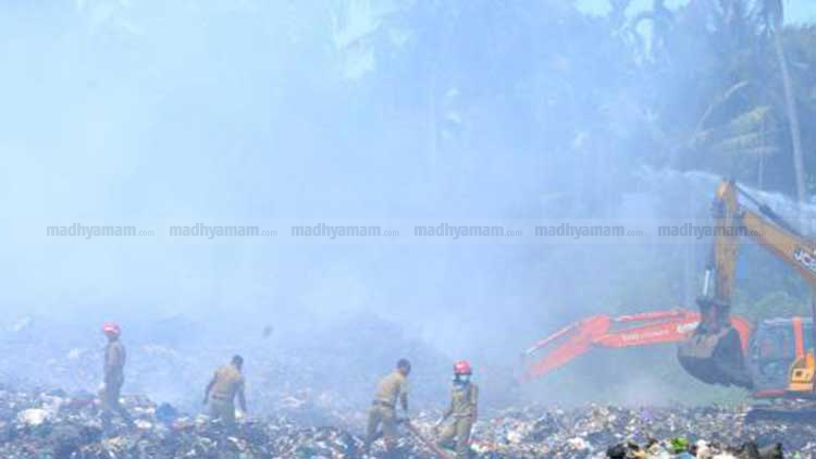 പുക മാറാതെ കൊച്ചി; വിദ്യാർഥികൾ ആശുപത്രിയിൽ