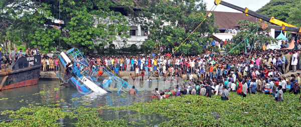 ഫോര്‍ട്ട് കൊച്ചി ബോട്ട് ദുരന്തം: രണ്ട് മൃതദേഹങ്ങള്‍ കൂടി കണ്ടെത്തി