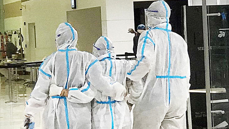 കോവിഡ് ഡ്യൂട്ടി: ജോലിഭാരത്തിൽ തളർന്ന്​ വിമാനത്താവളത്തിലെ ആരോഗ്യജീവനക്കാർ