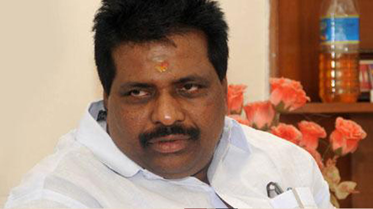 ത​െൻറ പ്രസ്​താവന മാധ്യമങ്ങൾ തെറ്റിദ്ധരിപ്പിച്ചു; ഞാനിപ്പോഴും പോസ്റ്ററൊട്ടിക്കുകയും വാർഡിൽ വോട്ടുചോദിക്കുകയും ചെയ്യുന്ന കോൺഗ്രസുകാരൻ