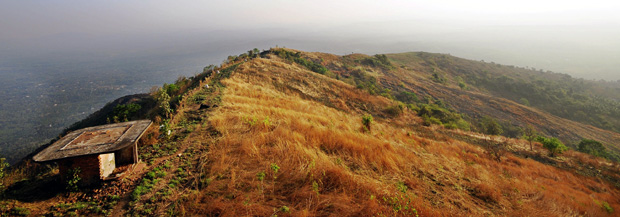 കാലുകുത്തി കൈകുത്തി കൊടികുത്തി മലയിലേക്ക്...