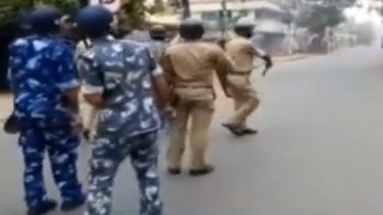 കൊൽക്കത്തയിൽ ഇരുസംഘങ്ങൾ ഏറ്റുമുട്ടി; രണ്ട് മരണം