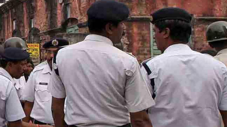 നാലു നില കെട്ടിടത്തിൽനിന്ന് രണ്ട് കുട്ടികളെ പുറത്തേക്കെറിഞ്ഞു; രണ്ടു വയസുകാരന് ദാരുണാന്ത്യം