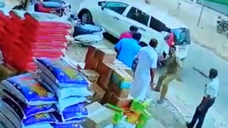 കൊണ്ടോട്ടി നഗരസഭ ചെയർപേഴ്സൺ ഉൾപ്പടെയുള്ളവർക്ക് പൊലിസ് മർദനം കൊണ്ടോട്ടി നഗരസഭ ചെയർപേഴ്സൺ ഉൾപ്പടെയുള്ളവർക്ക് പൊലിസ് മർദനം