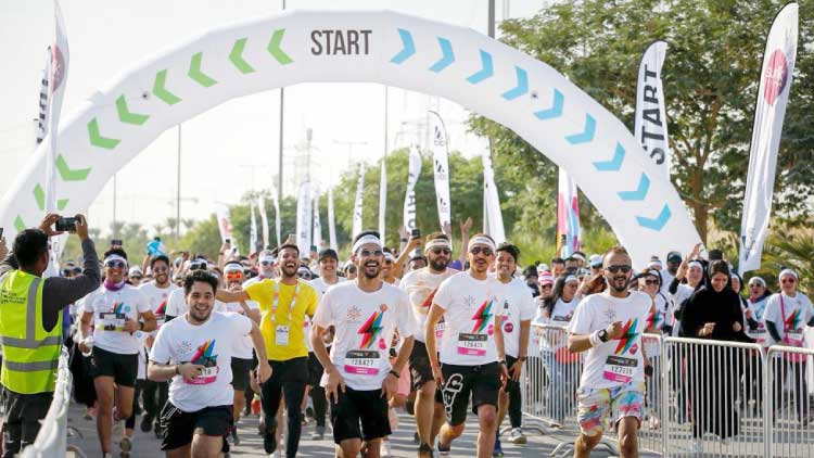 വ​ർ​ണ​പ്പ​കി​ട്ടി​ലാ​റാ​ടി ‘ക​ള​ർ റ​ൺ’ കൂ​ട്ട​യോ​ട്ടം