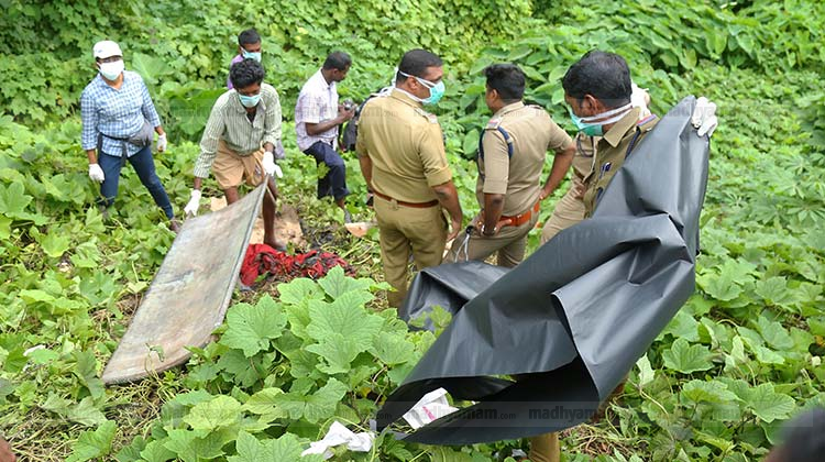 മെഡിക്കൽ കോളജ് ആശുപത്രി വളപ്പിൽ യുവതിയുടെ മൃതദേഹം അഴുകിയ നിലയിൽ