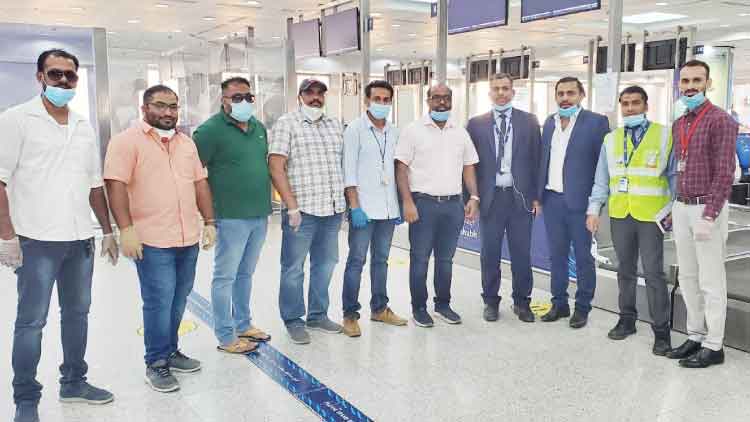 കൊയിലാണ്ടികൂട്ടം ചാർട്ടർ വിമാനം കണ്ണൂരിലേക്ക് യാത്രതിരിച്ചു കൊയിലാണ്ടികൂട്ടം ചാർട്ടർ വിമാനം കണ്ണൂരിലേക്ക് യാത്രതിരിച്ചു