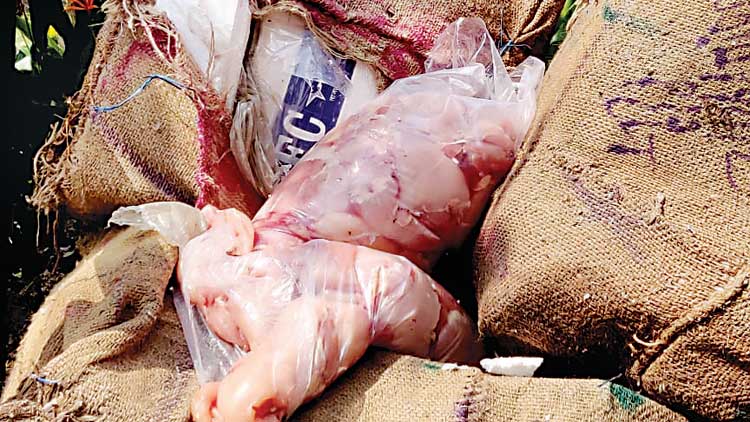 കോ​ഴി​ക്കോ​ട് റെയിൽവേ സ്​റ്റേഷനിൽ  607 കിലോ പഴകിയ കോഴിയിറച്ചി പിടികൂടി