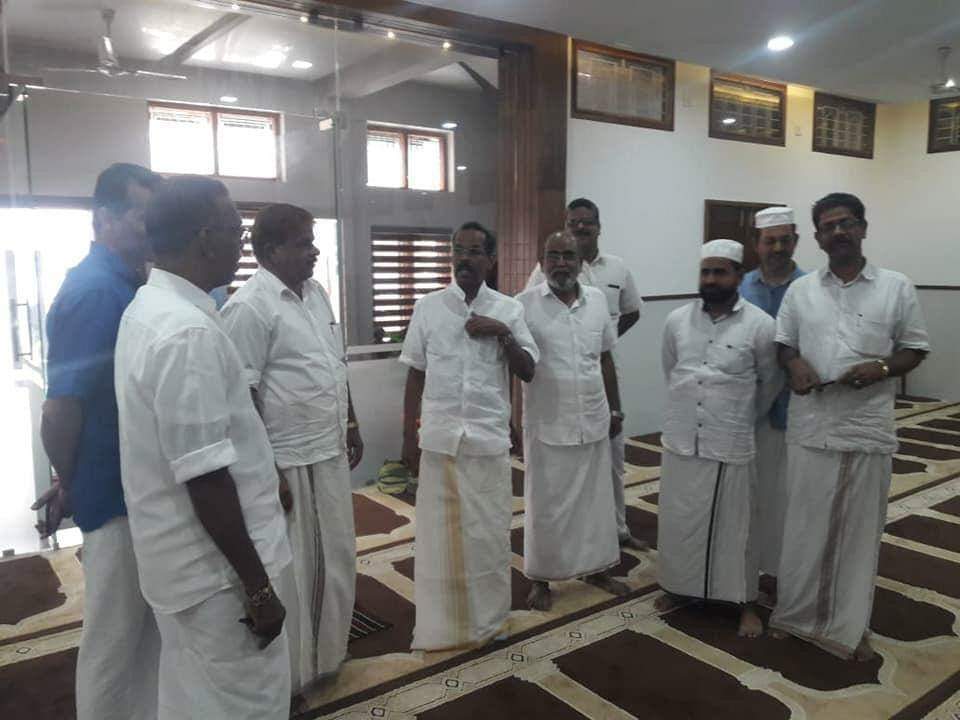 മന്ത്രി ടി.പി. രാമകൃഷ്ണൻ പള്ളി സന്ദർശിച്ചു