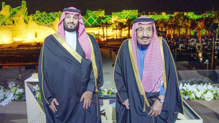 പ്രൗ​ഢ നേ​തൃ​ത്വ​ത്തി​െൻറ അ​ഞ്ച്​ സം​വ​ത്സ​ര​ങ്ങ​ൾ;  സ​മു​ചി​ത​മാ​യി ആ​ഘോ​ഷി​ച്ച്​ രാ​ജ്യം