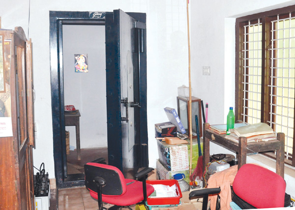 കാസര്‍കോട് ബാങ്ക് കവര്‍ച്ച: അന്വേഷണം കര്‍ണാടകയിലേക്കും