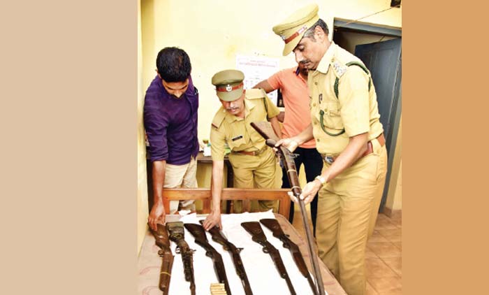 ഏഴ് തോക്കുകളുമായി  അഞ്ചംഗ നായാട്ട് സംഘം അറസ്​റ്റിൽ