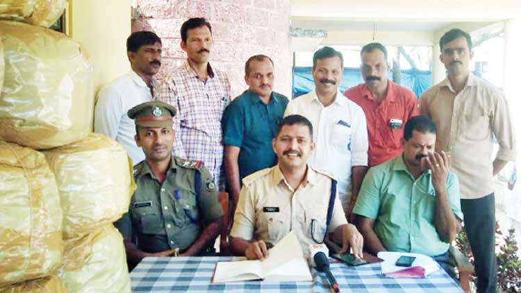 മൗ​ക്കോ​െ​ട്ട ക​ഞ്ചാ​വ്​ വേ​ട്ട:  കൊ​ണ്ടു​വ​ന്ന​ത് ആ​ന്ധ്ര​യി​ൽ നി​ന്ന്​