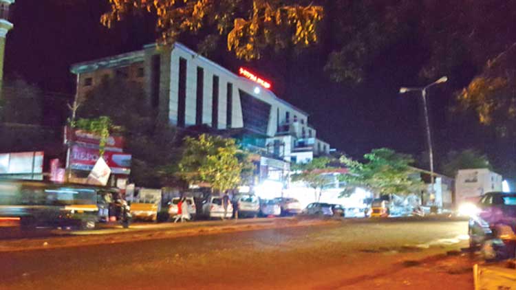 ലക്ഷങ്ങൾ മുടക്കിയ നഗരവിളക്കുകൾ കൺചിമ്മി