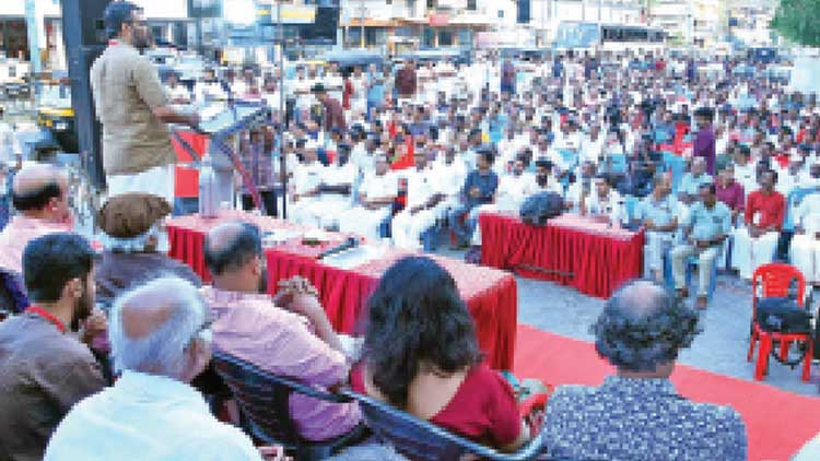 പൗ​ര​ത്വ​ഭേ​ദ​ഗ​തി നി​യ​മം ക​ണ്ണ​ട​ക്ക​രു​ത്, ക​ത്തും തെ​രു​വു​ക​ൾ​ക്കുനേ​രെ