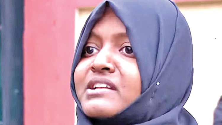 ‘അവർ വിളക്കുകളും കാമറകളും തല്ലിത്തകർത്ത് കുട്ടികളെ തല്ലിച്ചതച്ചു..’