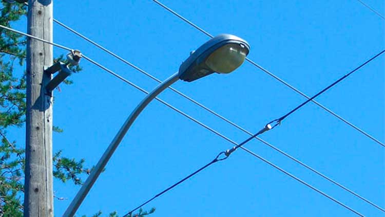 തെരുവുവിളക്കുകൾ കത്തുന്നില്ല: ദേശീയപാത ഇരുട്ടിൽ